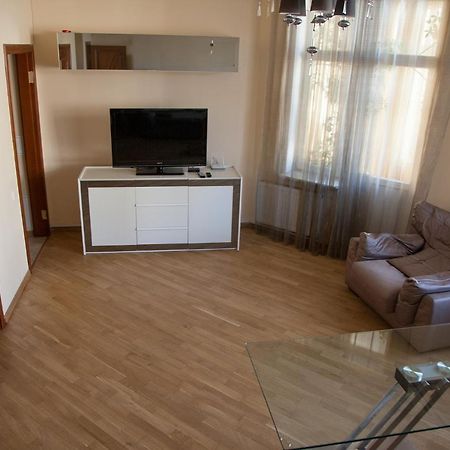 Two Bedroom Apartment With Balcony Kiev Extérieur photo