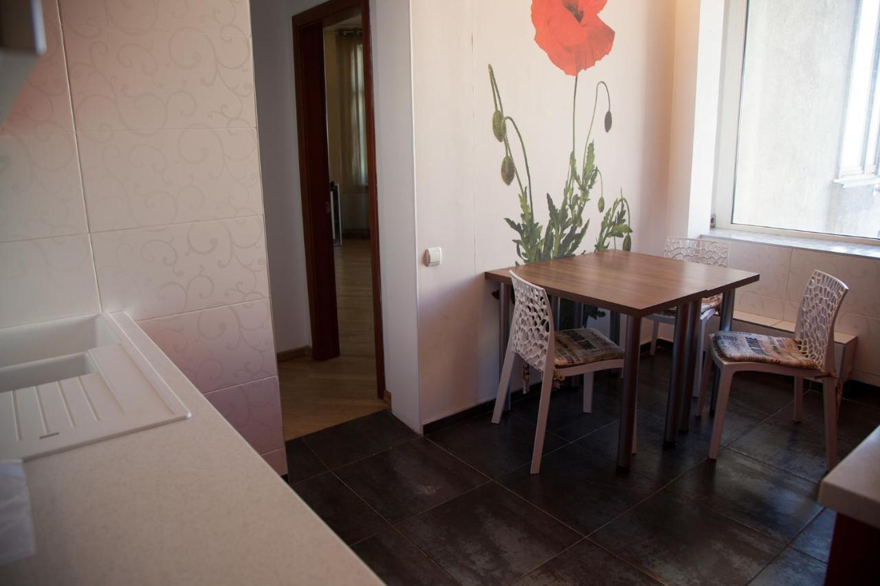 Two Bedroom Apartment With Balcony Kiev Extérieur photo