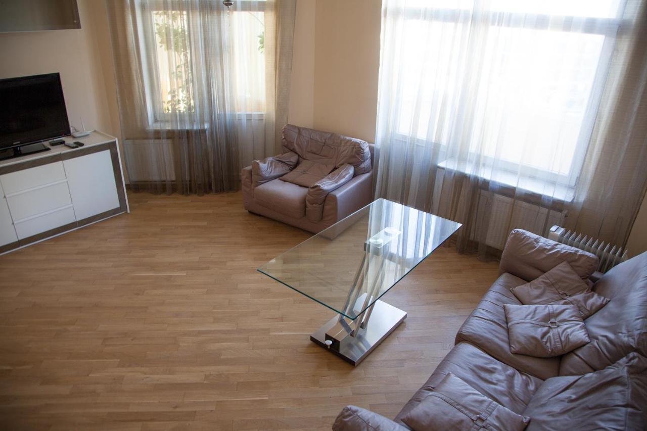 Two Bedroom Apartment With Balcony Kiev Extérieur photo