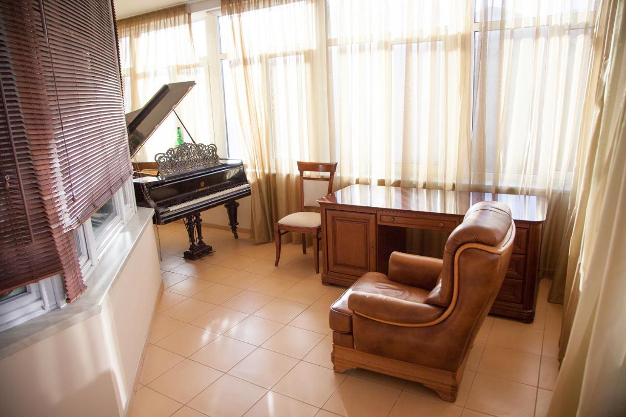 Two Bedroom Apartment With Balcony Kiev Extérieur photo