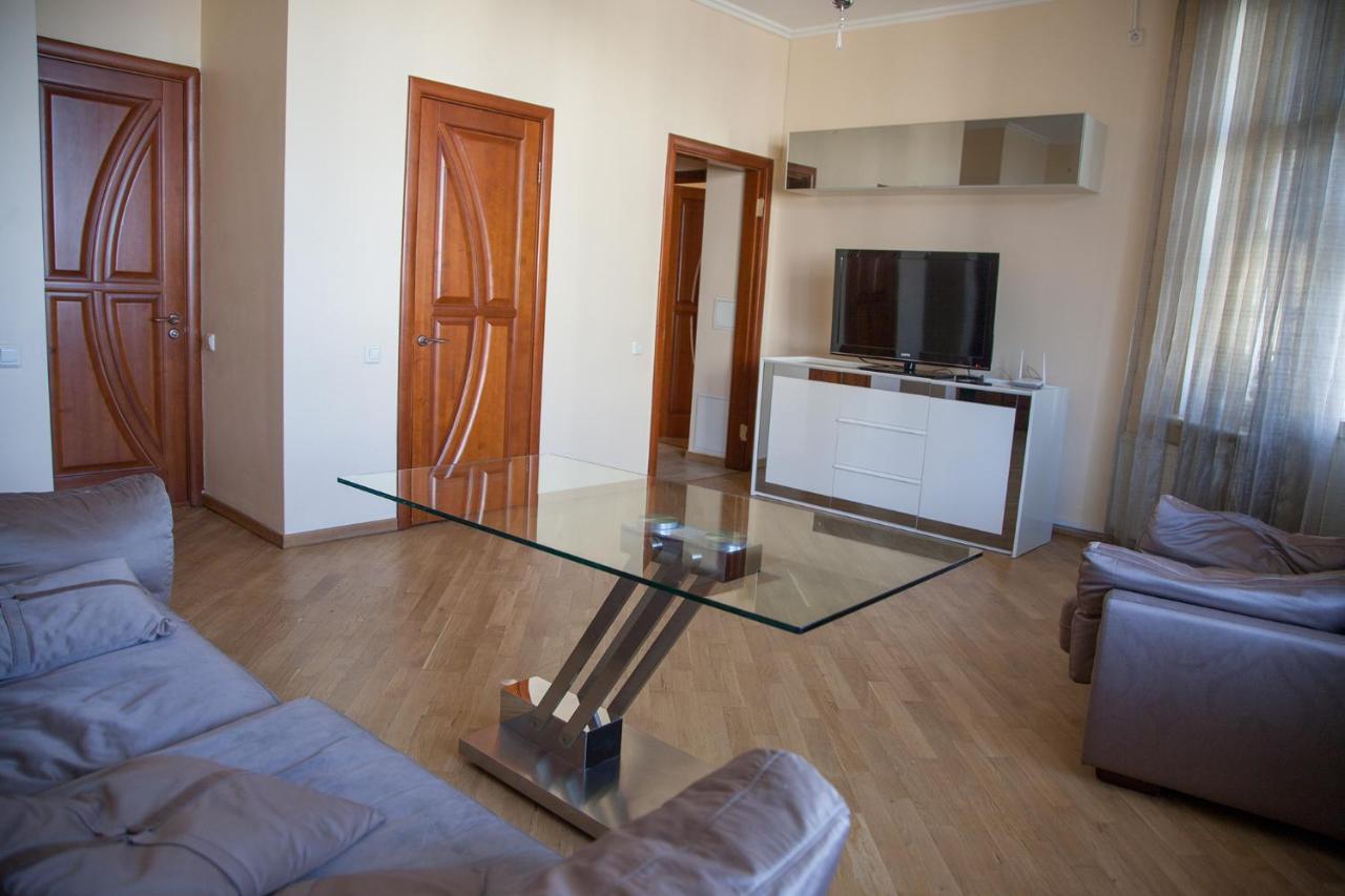 Two Bedroom Apartment With Balcony Kiev Extérieur photo